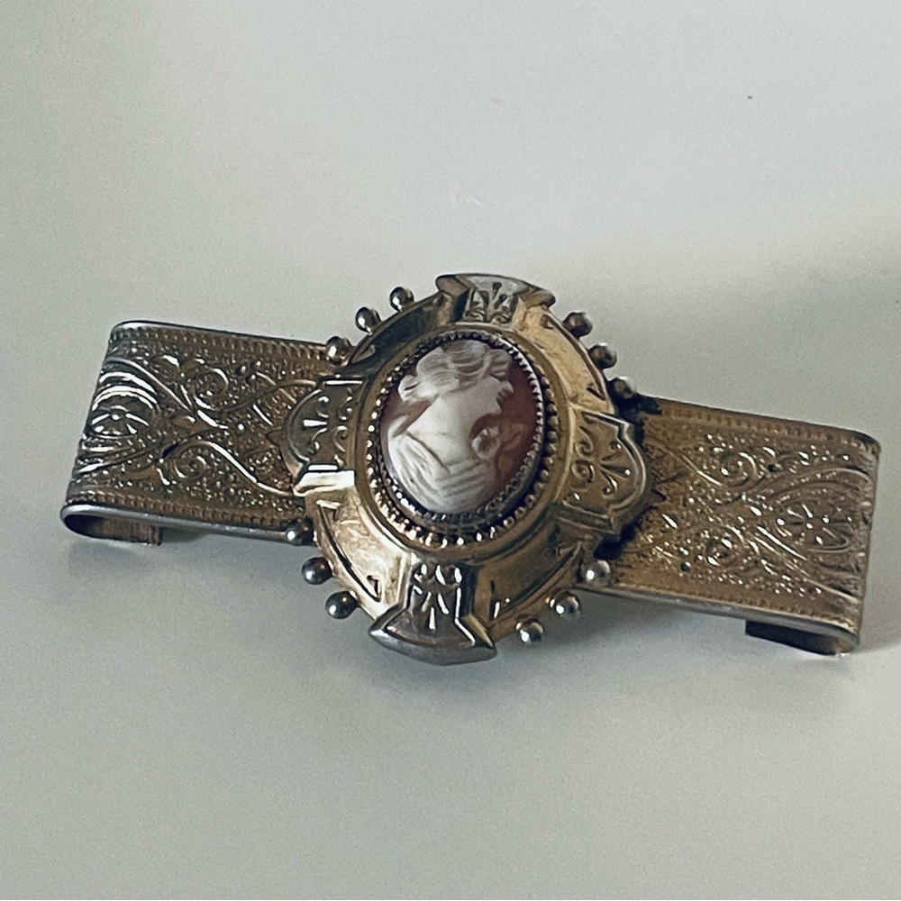 Victorian Brooch Taille D’ Epargne Enamel Gold Tone Pin Back Brooch